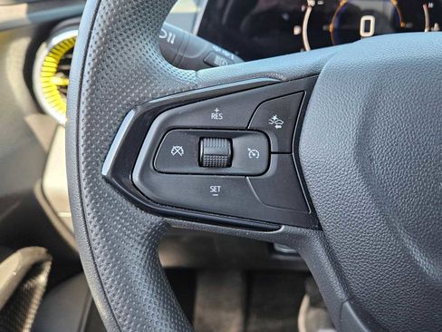 Used 2025 Chevrolet Trax LT image 21