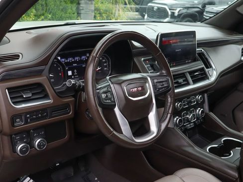 Used 2021 GMC Yukon XL SLT w/ SLT Premium Package image 22