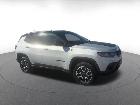 Used 2025 Jeep Compass Trailhawk AWD/4WD image 2
