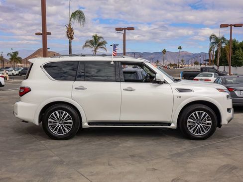 Used 2022 Nissan Armada SL w/ Captain's Chairs Package image 3