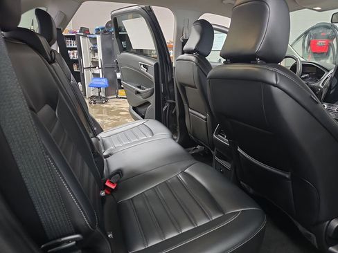 Used 2024 Ford Edge SEL image 11