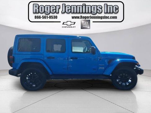 Used 2022 Jeep Wrangler Unlimited Sahara w/ Cold Weather Group AWD/4WD image 21