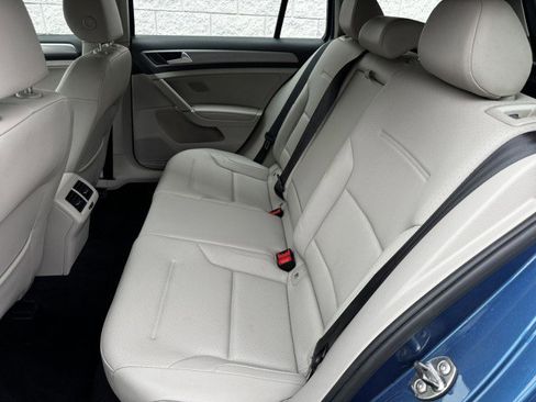 Used 2015 Volkswagen Golf S image 8