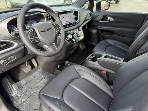 New 2026 Chrysler Pacifica Select image 11