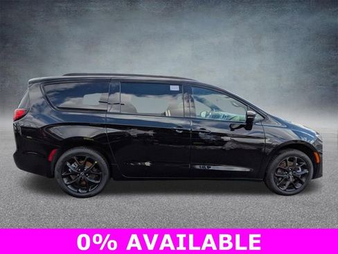 New 2026 Chrysler Pacifica Limited image 3