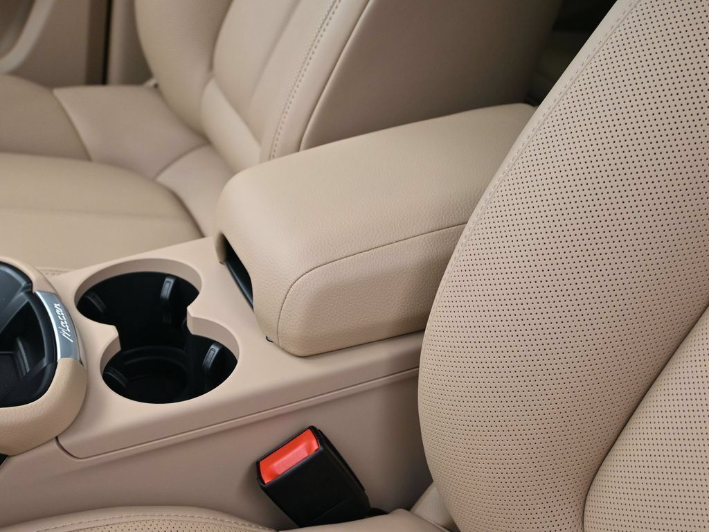 Certified 2026 Porsche Macan AWD/4WD image 21