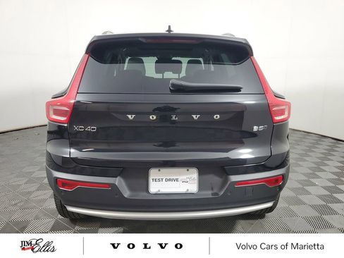 Used 2025 Volvo XC40 B5 Plus image 6