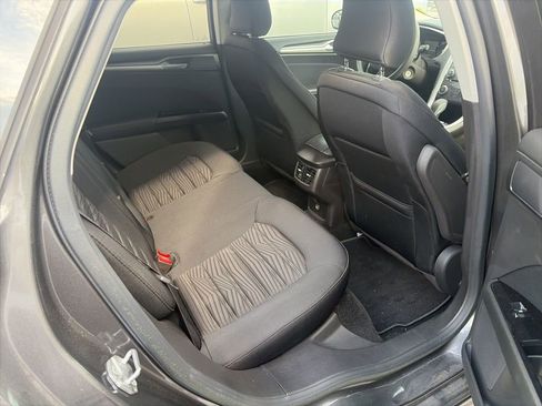 Used 2016 Ford Fusion SE FWD image 16