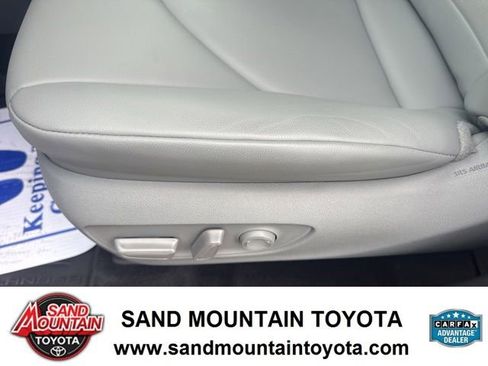 Used 2023 Toyota Highlander XLE FWD image 17