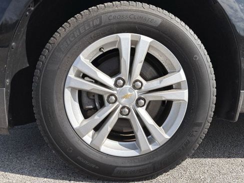 Used 2017 Chevrolet Equinox LS image 36