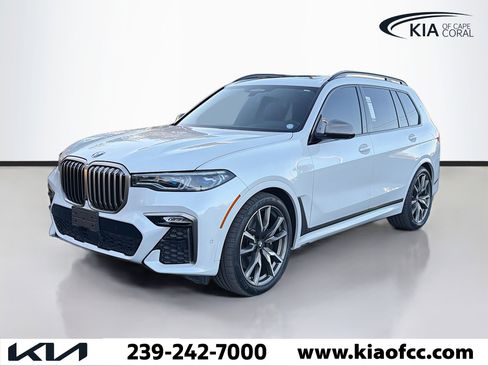 Used 2022 BMW X7 M50i image 1
