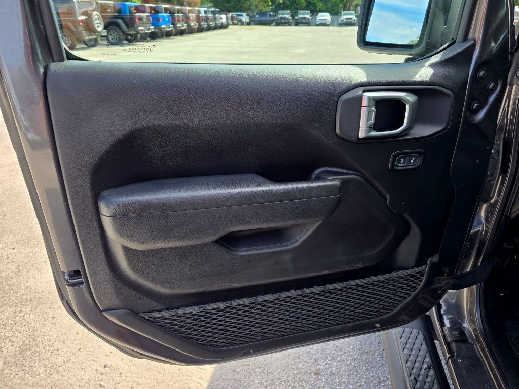 Used 2025 Jeep Gladiator Sport AWD/4WD image 15