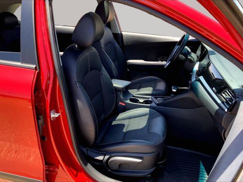 Used 2022 Kia Niro LXS FWD image 8