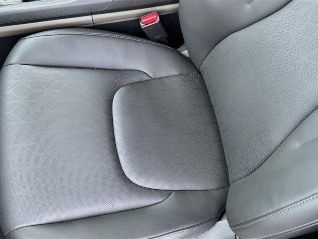 Certified 2026 Kia Carnival EX FWD image 19