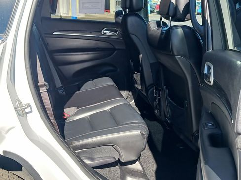 Used 2021 Jeep Grand Cherokee Limited image 16