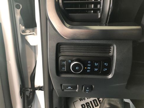 Used 2025 Ford F250 Lariat w/ Chrome Package image 24