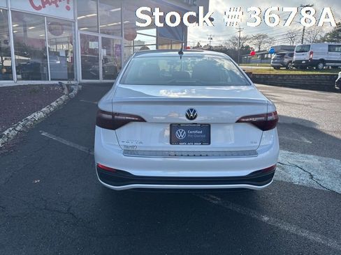 Certified 2023 Volkswagen Jetta SE image 12