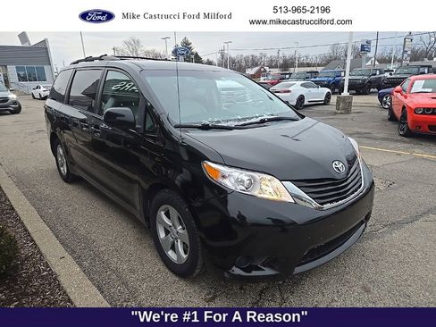 Used 2012 Toyota Sienna LE image 3
