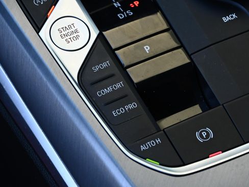 Used 2025 BMW M340i w/ Premium Package image 18