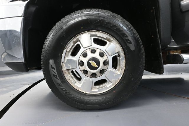 Used 2011 Chevrolet Silverado 2500 LT w/ Interior Plus Package AWD/4WD image 12