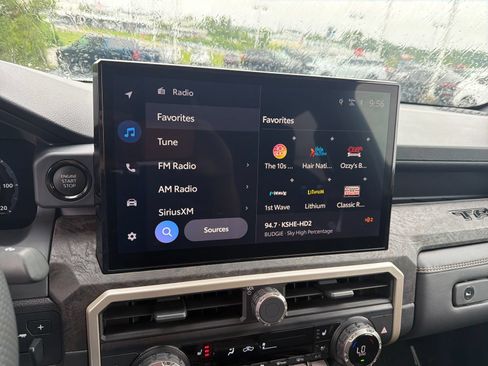 Used 2025 Toyota Tacoma Limited AWD/4WD image 19
