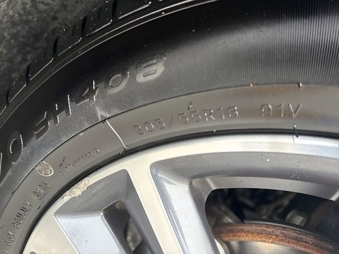 Used 2020 Nissan Versa SV image 29