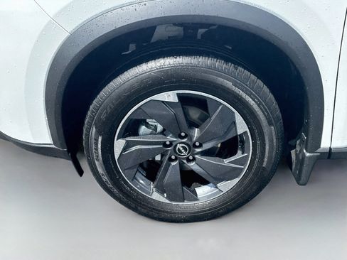 Used 2026 Nissan Rogue SV w/ SV Premium Package FWD image 33