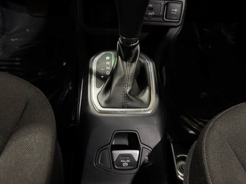 Used 2020 Jeep Renegade Sport w/ UConnect 7.0 Group FWD image 14