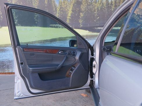 Used 2002 Mercedes-Benz C 320 Sedan image 10