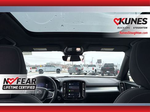 Used 2024 Volvo XC40 B5 Core image 42