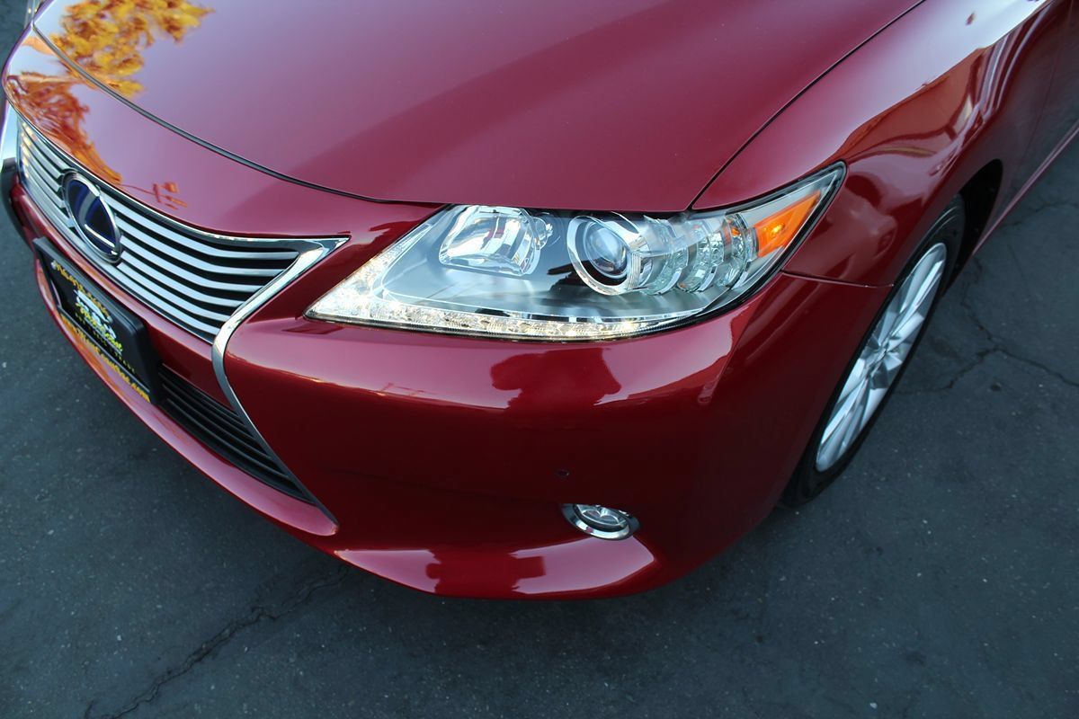 Used 2015 Lexus ES 300h w/ Navigation System Package FWD image 10
