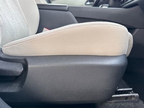 Used 2025 Nissan Rogue SV image 28