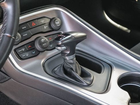 Used 2022 Dodge Challenger SXT RWD image 17