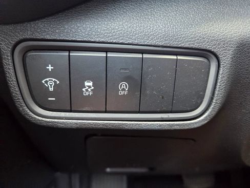 Used 2025 Kia Soul LX w/ LX Technology Package FWD image 12