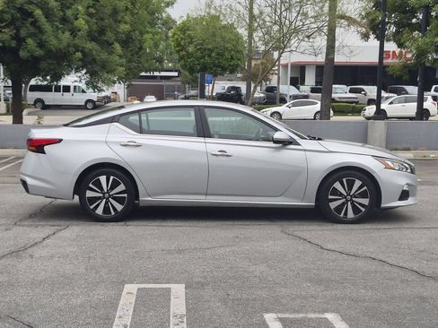 Used 2022 Nissan Altima 2.5 SV FWD image 6