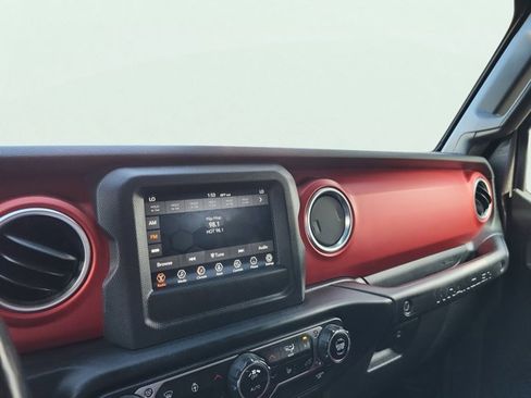 Certified 2020 Jeep Wrangler Unlimited Rubicon w/ Cold Weather Group image 38