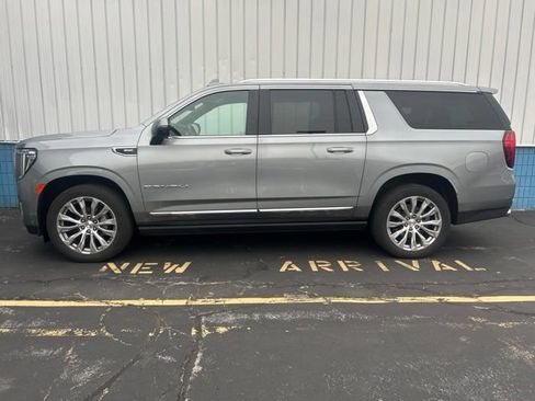 Used 2023 GMC Yukon XL Denali w/ Denali Reserve Package AWD/4WD image 2
