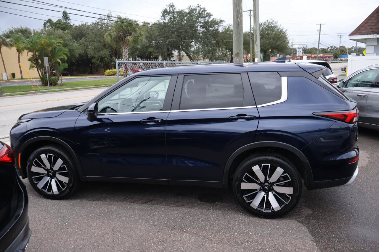 Used 2025 Mitsubishi Outlander SE FWD image 8