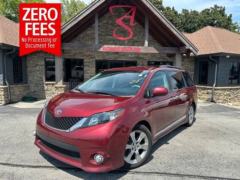 Used 2013 Toyota Sienna SE FWD image 1