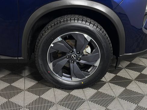 Used 2025 Nissan Rogue SV FWD image 11