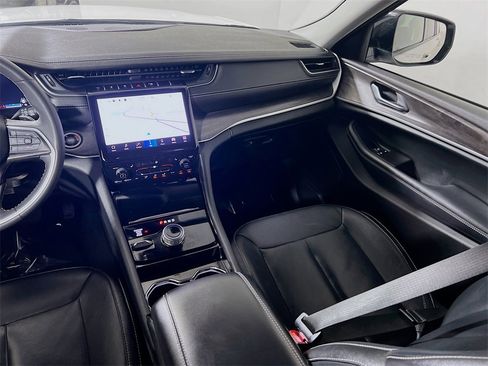 Used 2023 Jeep Grand Cherokee Limited image 22