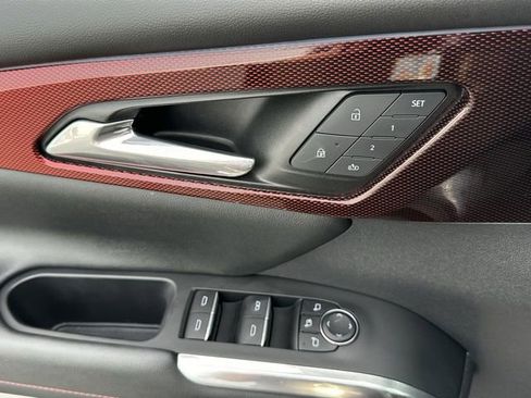 Used 2024 Chevrolet Traverse RS image 24