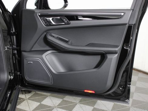 New 2026 Porsche Macan image 37