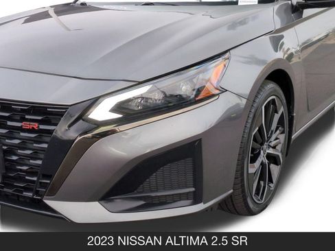 Used 2023 Nissan Altima 2.5 SR FWD image 10