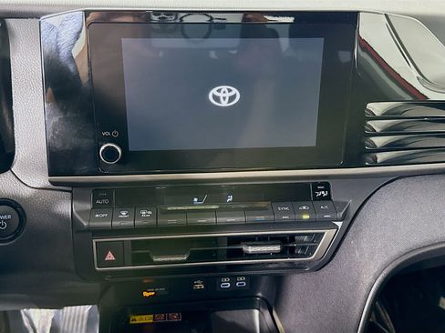 Used 2025 Toyota Camry LE image 18