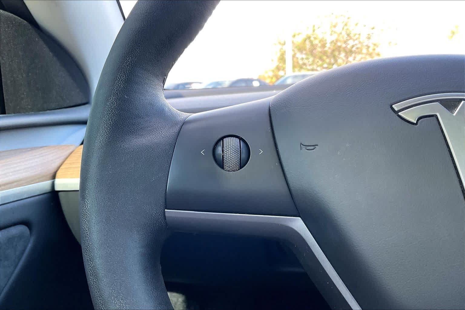 Used 2024 Tesla Model Y Performance AWD/4WD image 23