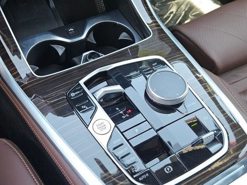 Certified 2025 BMW X7 xDrive40i image 17