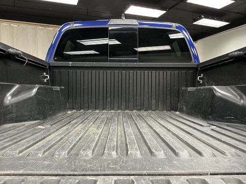 Used 2022 Toyota Tacoma SR5 w/ Black Out Package (TMS) AWD/4WD image 28
