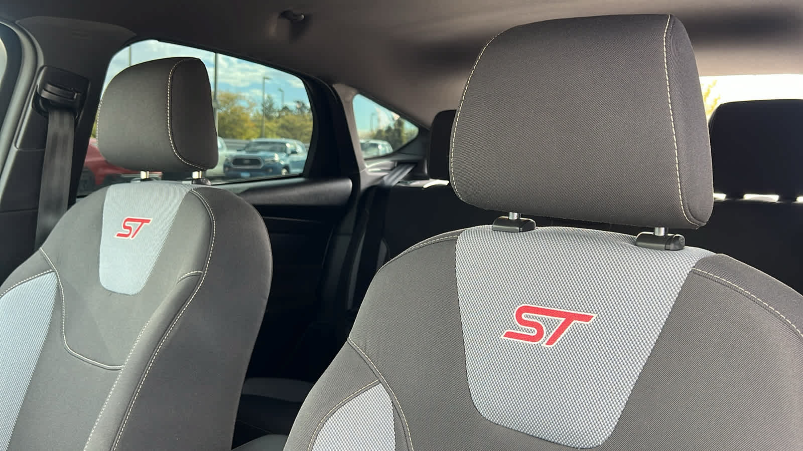 Used 2017 Ford Focus ST FWD image 11