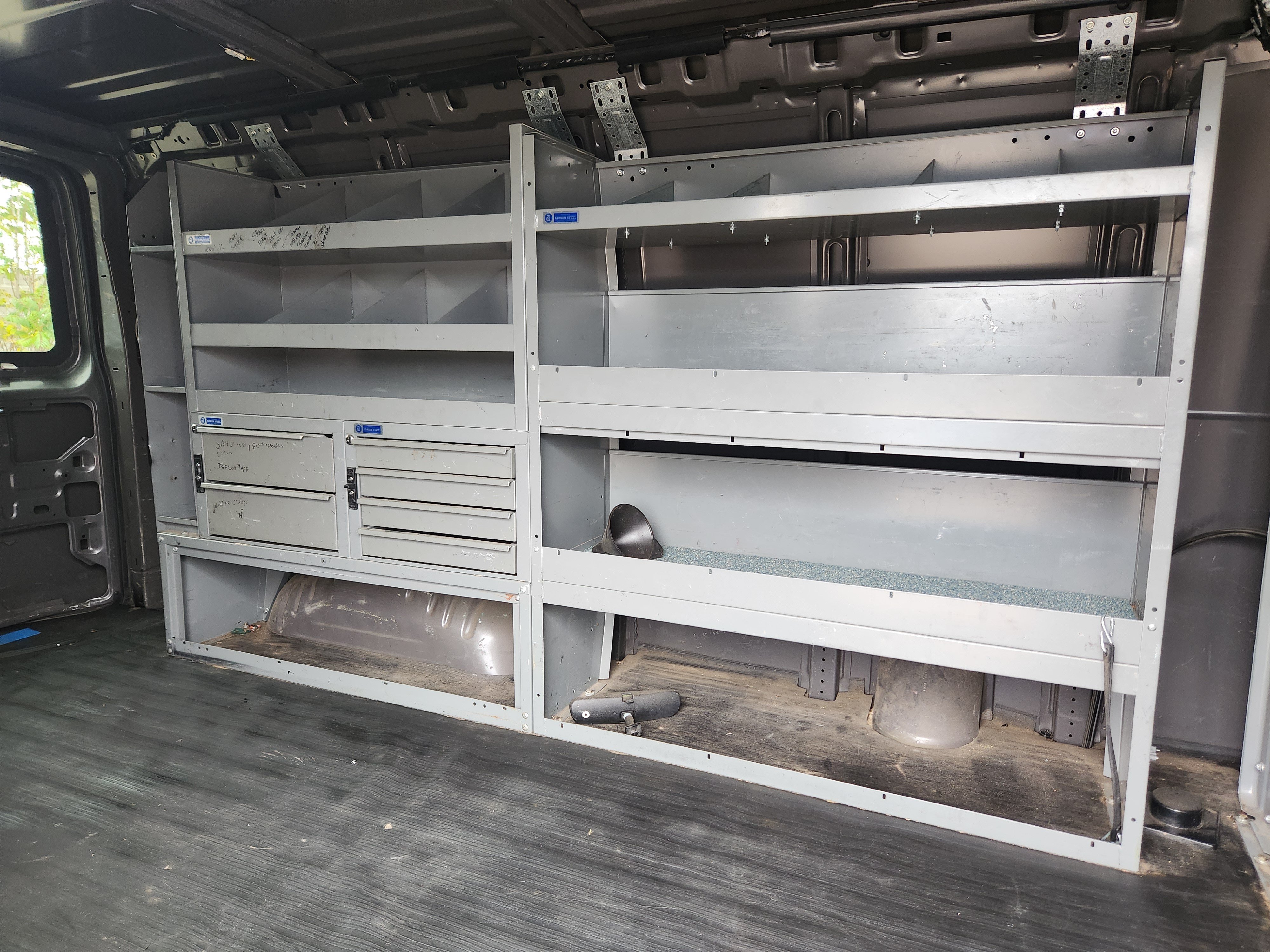 Used 2010 Chevrolet Express 2500 RWD image 20